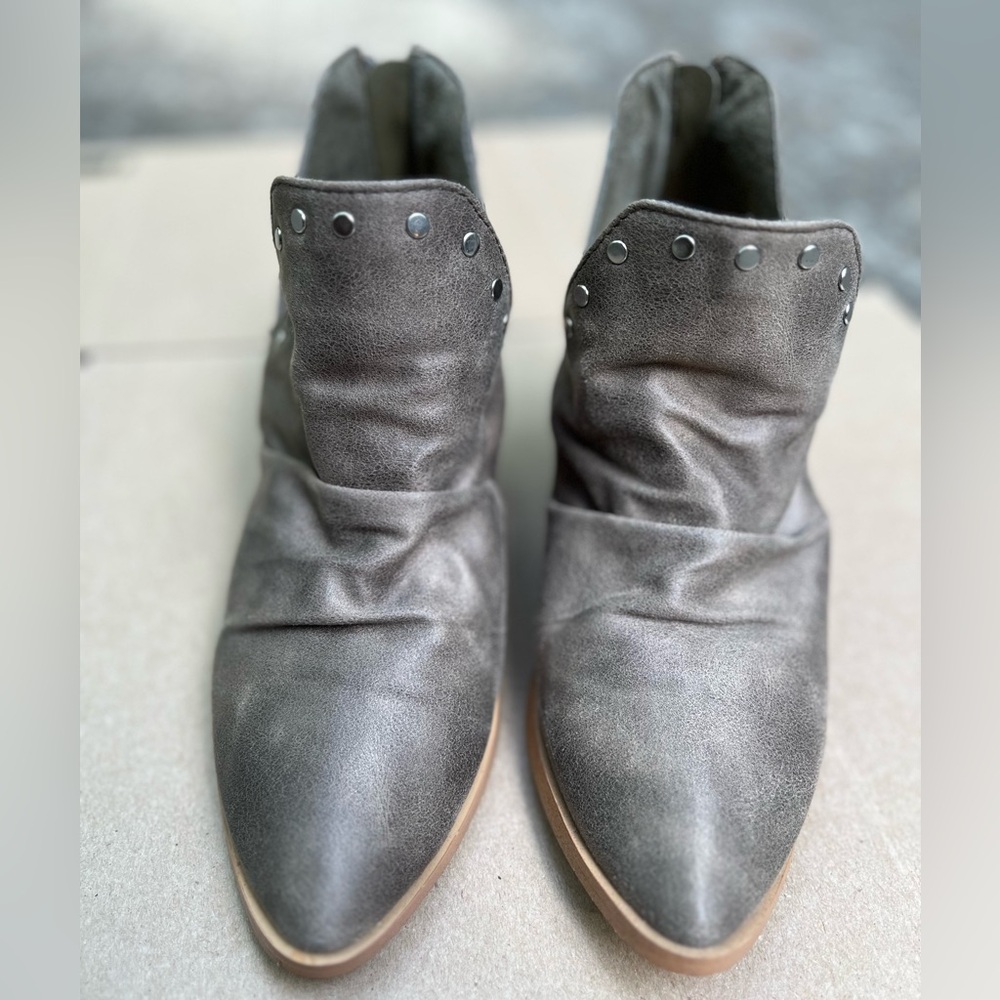 Report Women's Gray/Green Ankle Booties